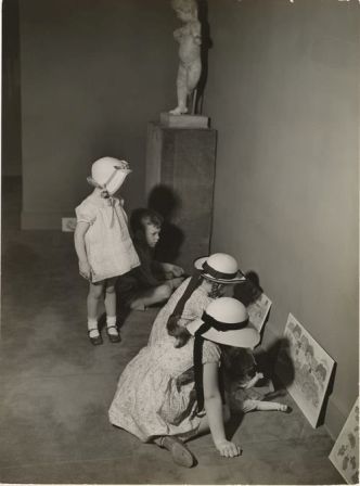 André-Kertész-Art-Gallery-1938